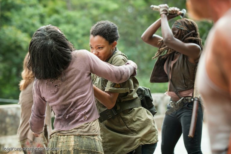 The Walking Dead Review: “Them” (5×10)
