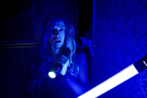 Lights Out Movie Review — Good ol’ fashion scares make for a fun watch