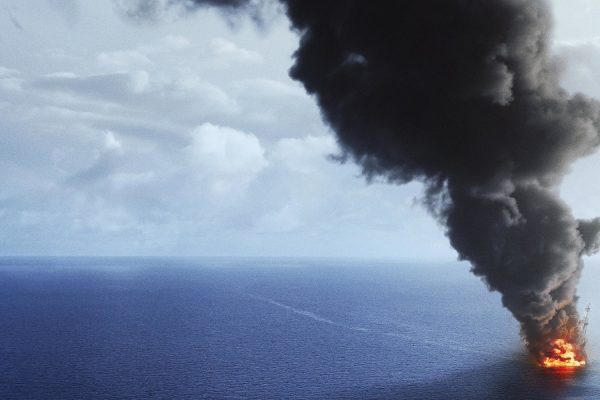 Deepwater Horizon review — Visual effects shine through the mud and oil
